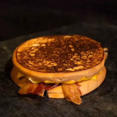 Cheddar con bacon — Tostados