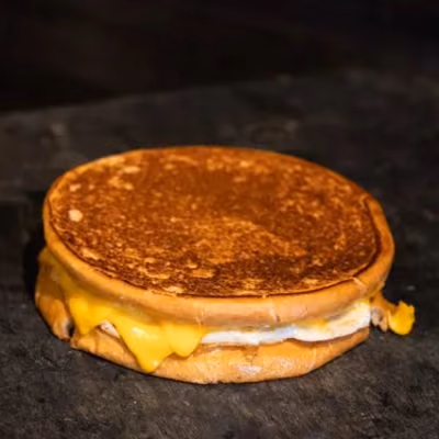 Cheddar con huevo — Tostados